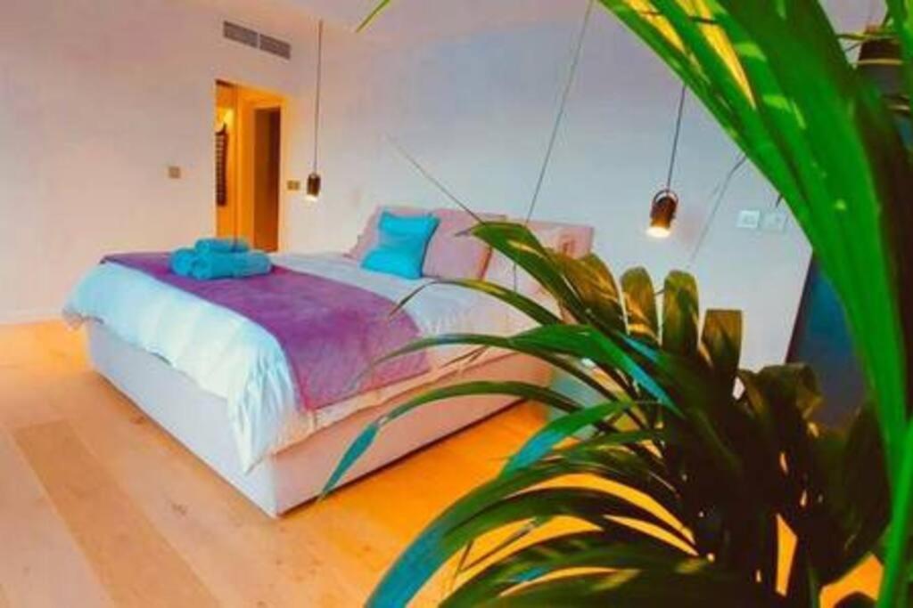 Stunning Beachfront Apartment In St Julians スリーマ エクステリア 写真