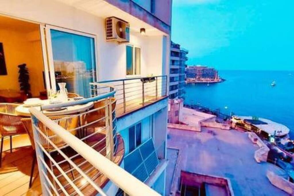 Stunning Beachfront Apartment In St Julians スリーマ エクステリア 写真