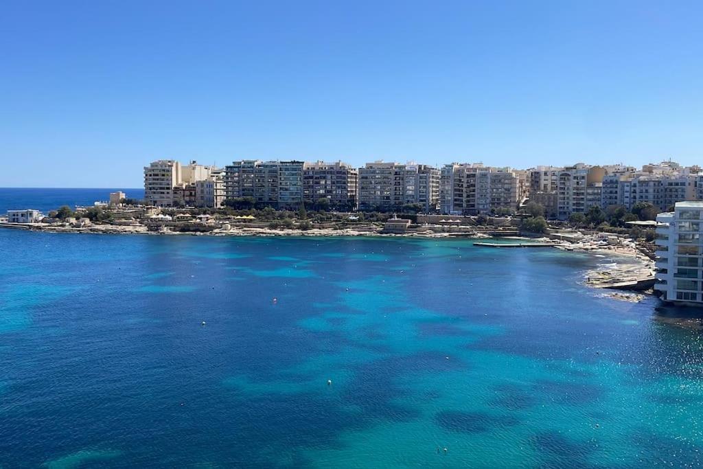 Stunning Beachfront Apartment In St Julians スリーマ エクステリア 写真